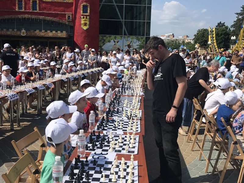 600 kids national record simul in Kharkiv, June 2019. Video about this event at https://www.facebook.comkharkov.chessvideos1259891430844465